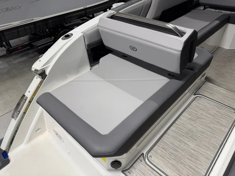 Slide: The Image of Cobalt R8 Outboard 2024 - 17