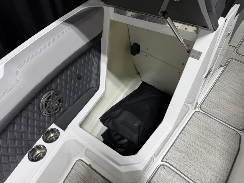 Slide: The Image of Cobalt R8 Outboard 2024 - 90