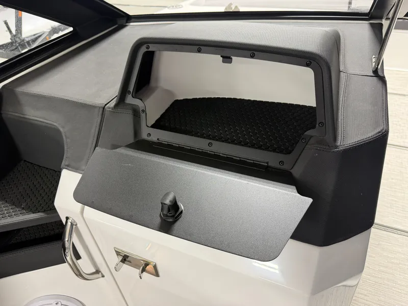 Slide: The Image of Cobalt R8 Outboard 2024 - 49