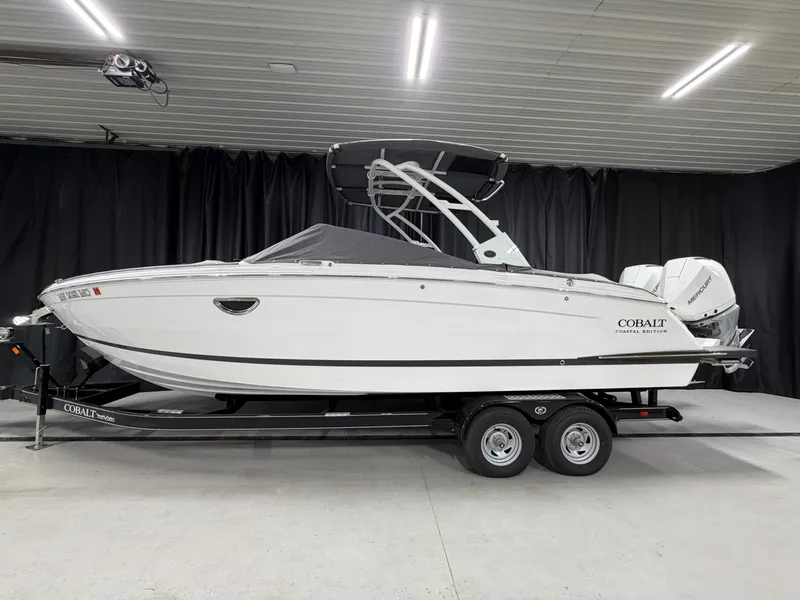 Slide: The Image of Cobalt R8 Outboard 2024 - 107