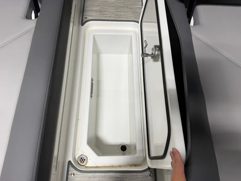 Slide: The Image of Cobalt R8 Outboard 2024 - 23