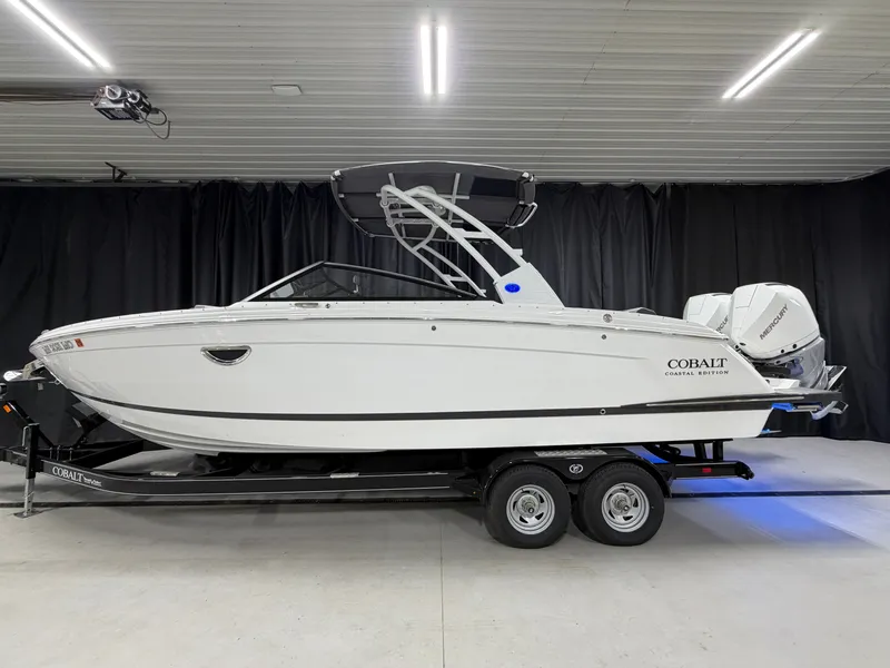 Slide: The Image of Cobalt R8 Outboard 2024 - 0