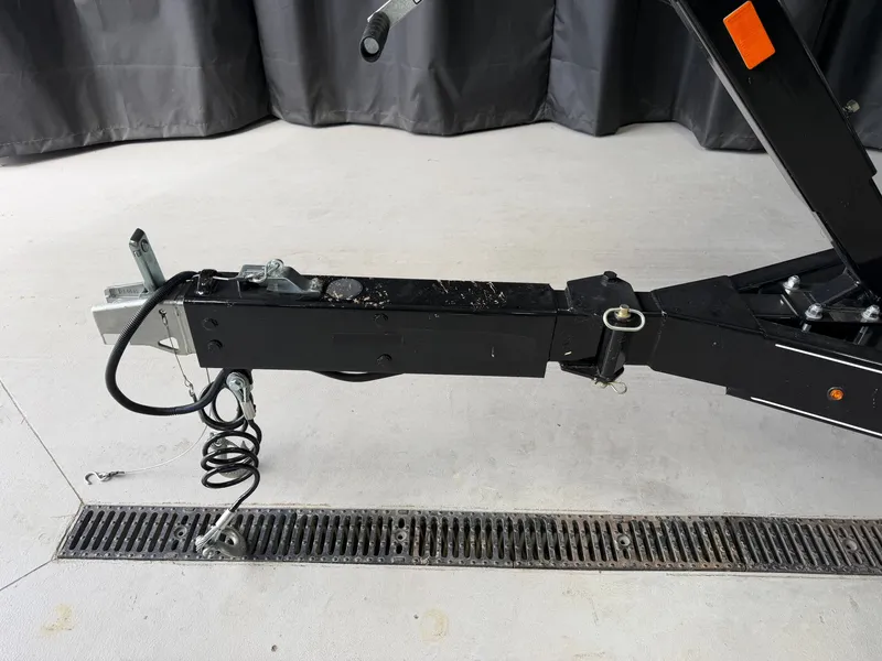Slide: The Image of Cobalt R8 Outboard 2024 - 106