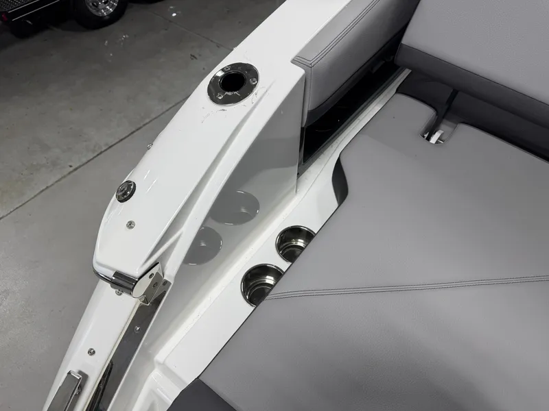 Slide: The Image of Cobalt R8 Outboard 2024 - 19