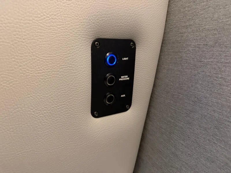 Slide: The Image of Cobalt R8 Outboard 2024 - 56
