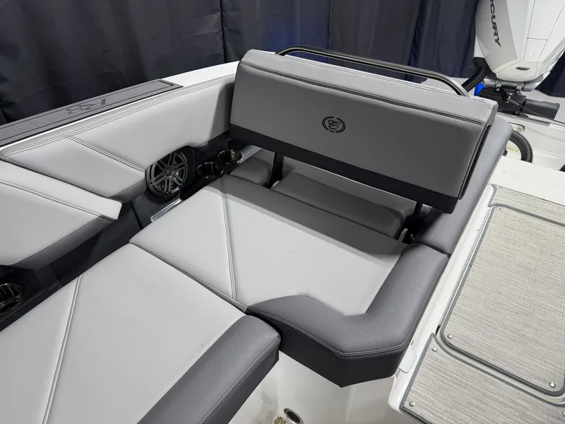 Slide: The Image of Cobalt R8 Outboard 2024 - 30
