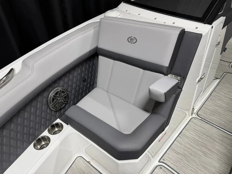 Slide: The Image of Cobalt R8 Outboard 2024 - 87