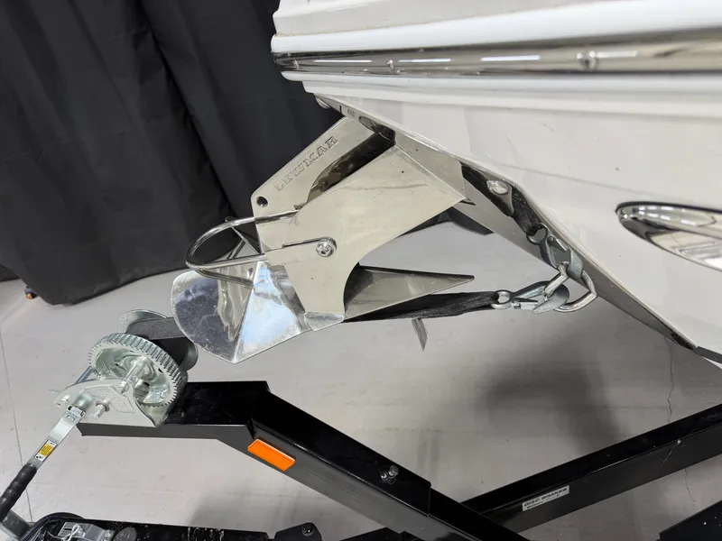 Slide: The Image of Cobalt R8 Outboard 2024 - 95