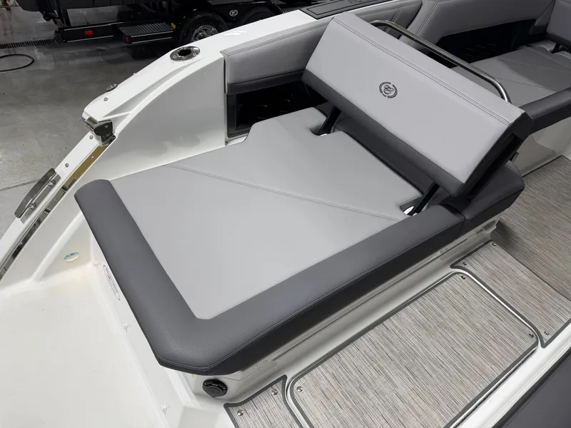 Slide: The Image of Cobalt R8 Outboard 2024 - 18