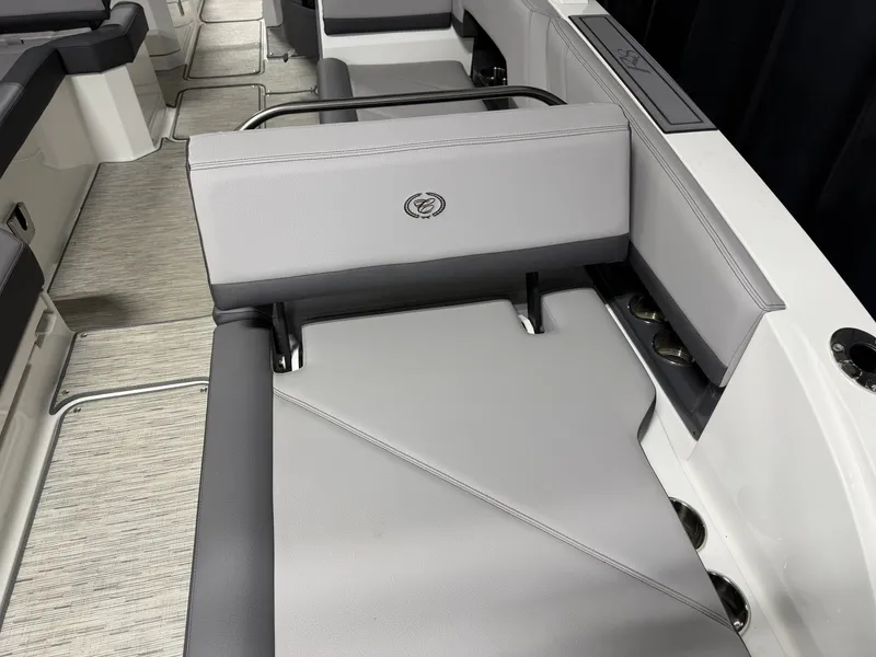 Slide: The Image of Cobalt R8 Outboard 2024 - 15