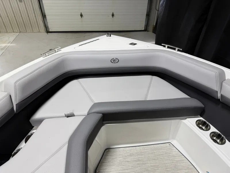 Slide: The Image of Cobalt R8 Outboard 2024 - 91