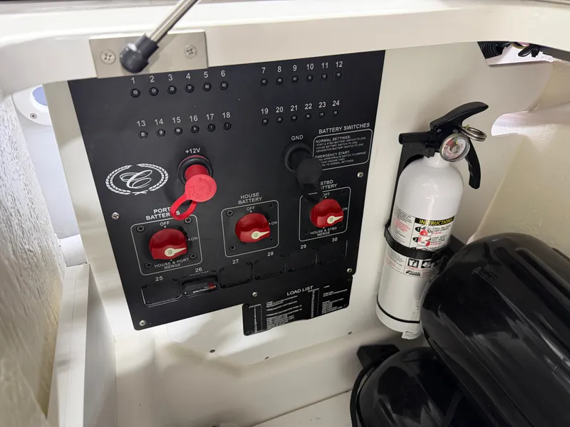 Slide: The Image of Cobalt R8 Outboard 2024 - 41