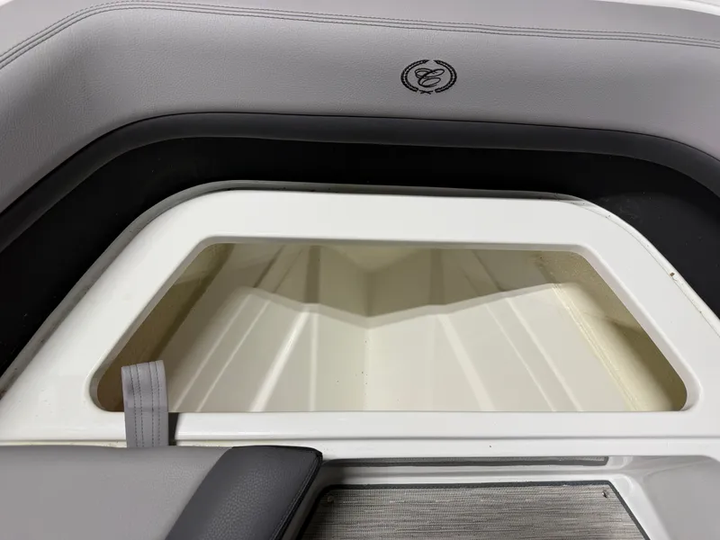 Slide: The Image of Cobalt R8 Outboard 2024 - 92