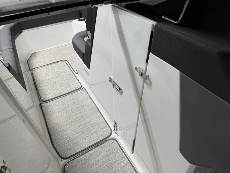 Slide: The Image of Cobalt R8 Outboard 2024 - 74