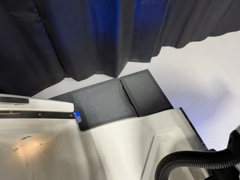 Slide: The Image of Cobalt R8 Outboard 2024 - 11