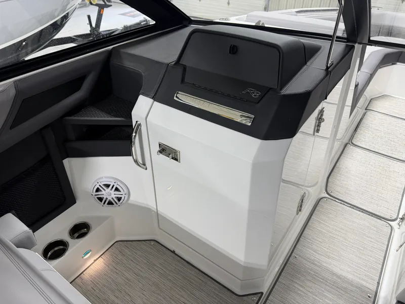Slide: The Image of Cobalt R8 Outboard 2024 - 47