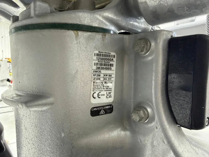 Slide: The Image of Cobalt R8 Outboard 2024 - 108