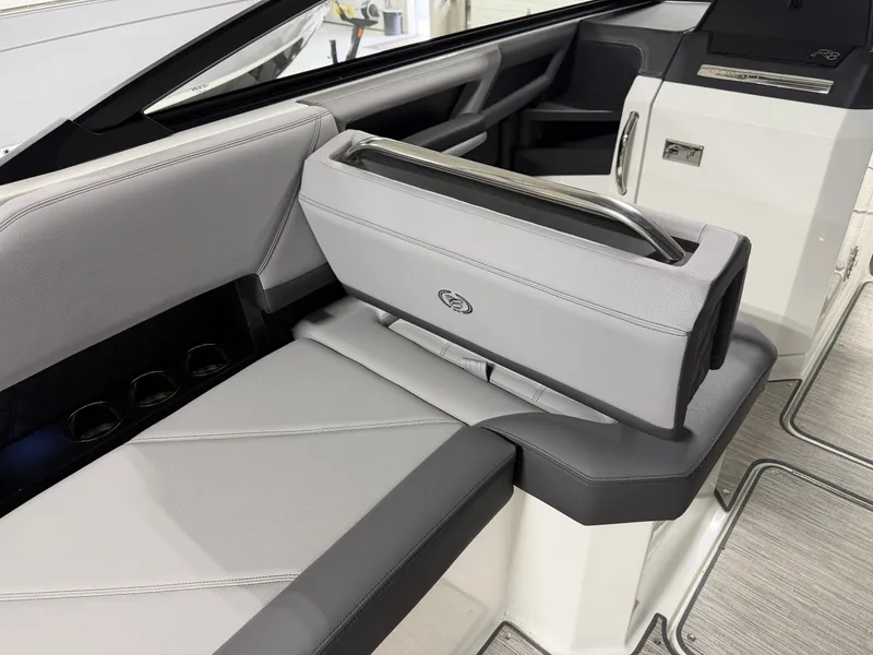 Slide: The Image of Cobalt R8 Outboard 2024 - 42