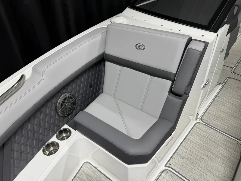 Slide: The Image of Cobalt R8 Outboard 2024 - 86