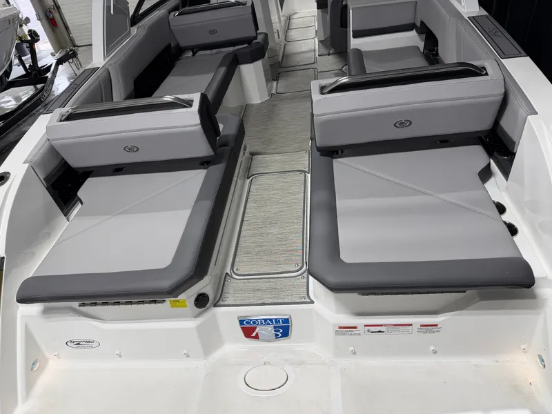 Slide: The Image of Cobalt R8 Outboard 2024 - 13