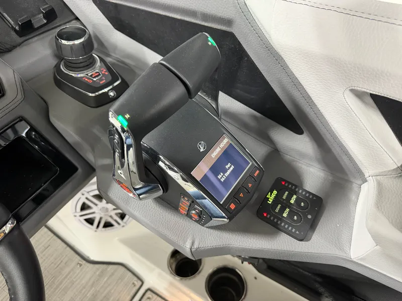 Slide: The Image of Cobalt R8 Outboard 2024 - 64