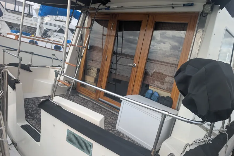 Slide: The Image of 1979 SUNYONG PS Trawler deck with wooden doors and nautical equipment. - 5