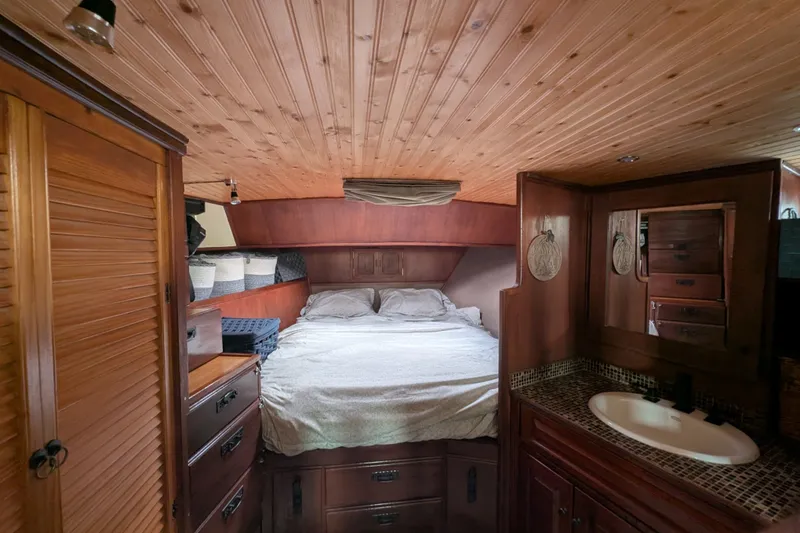 Slide: The Image of Cozy cabin interior of 1979 SUNYONG PS Trawler with wooden furnishings and bed. - 40