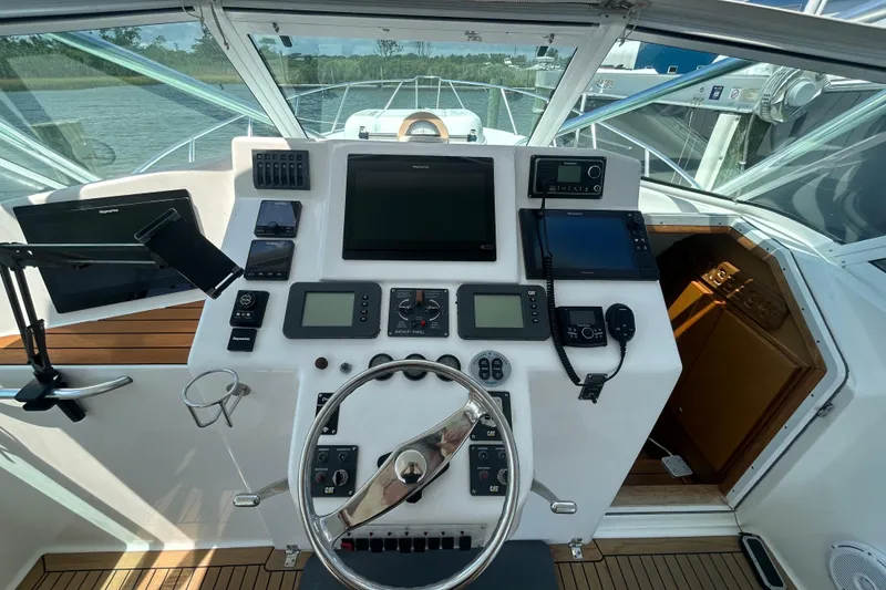Slide: The Image of Helm of 2006 Topaz 40 Express boat with navigation equipment and steering wheel. - 16