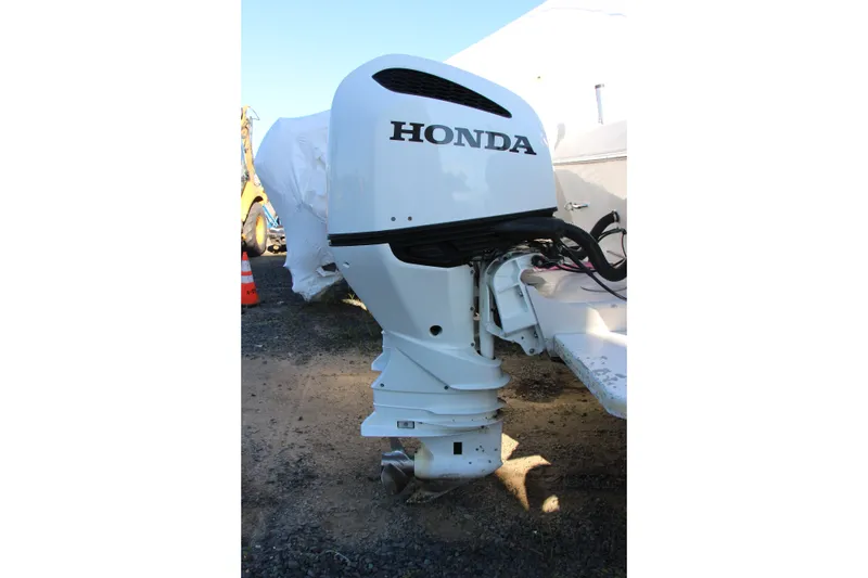 Slide: The Image of Honda outboard motor on a 1996 Pro-Line 2950 Walkaround boat. - 18