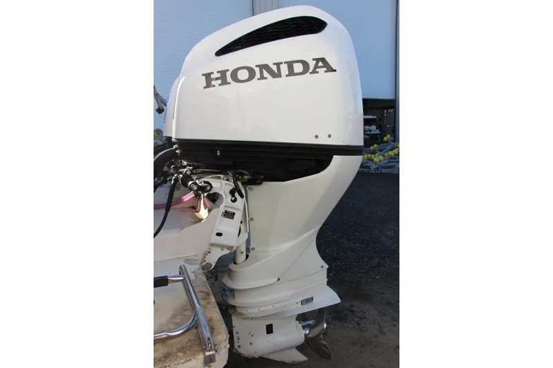 Slide: The Image of Honda outboard motor on a 1996 Pro-Line 2950 Walkaround boat. - 17