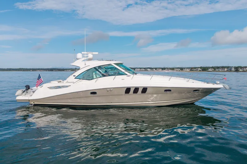 Slide: The Image of 2006 Sea Ray 48 Sundancer yacht on calm water under blue sky. - 20