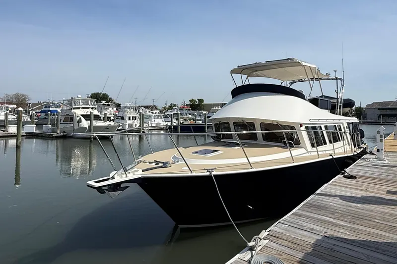 Slide: The Image of Yate Coastal Craft 45 de 2015 atracado en el puerto. - 33