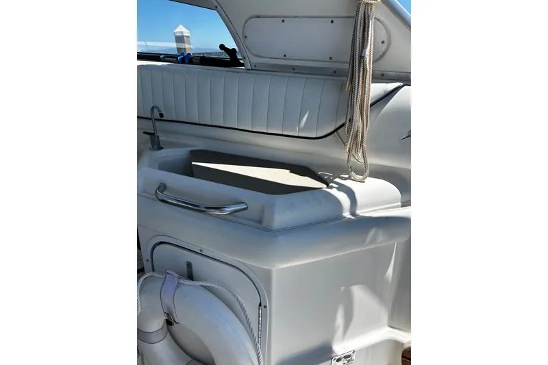 Slide: The Image of Bayliner 3255 Avanti 1997 - 5