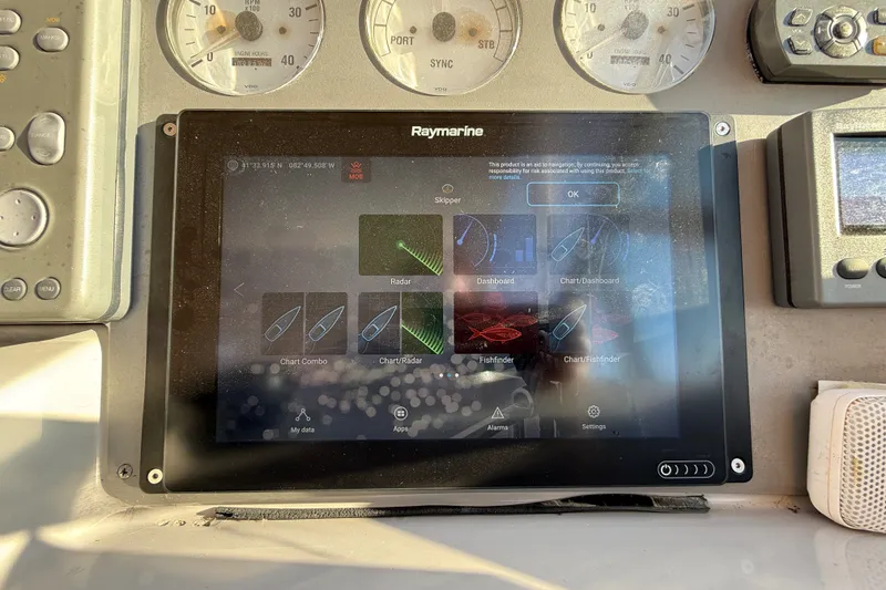 Slide: The Image of Raymarine navigation display on 2000 Formula 41 Performance Cruiser dashboard. - 28