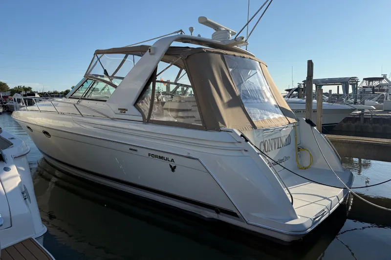 The Image of 2000 Formula 41 Performance Cruiser docked at marina, side view in sunlight. - 0