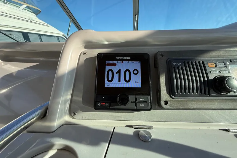 Slide: The Image of Control panel of a 2000 Formula 41 Performance Cruiser with navigation display. - 29