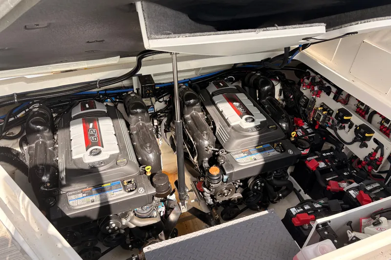 Slide: The Image of Engine compartment of 2025 Sea Ray Sundancer 320, featuring dual 6.2L engines. - 33
