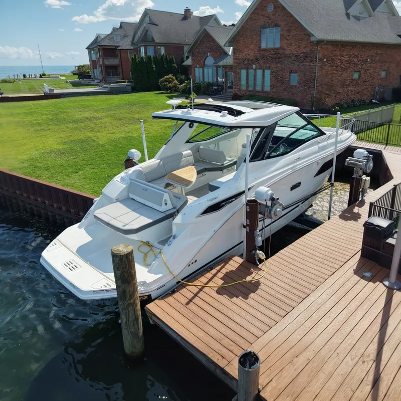 The Image of Sea Ray Sundancer 320 2025 - 0