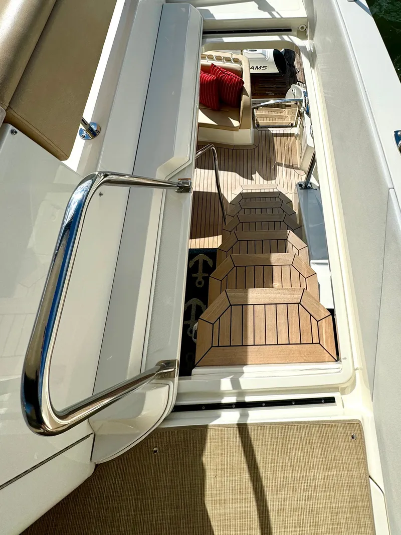 Slide: The Image of Sea Ray L650 Fly 2017 - 27