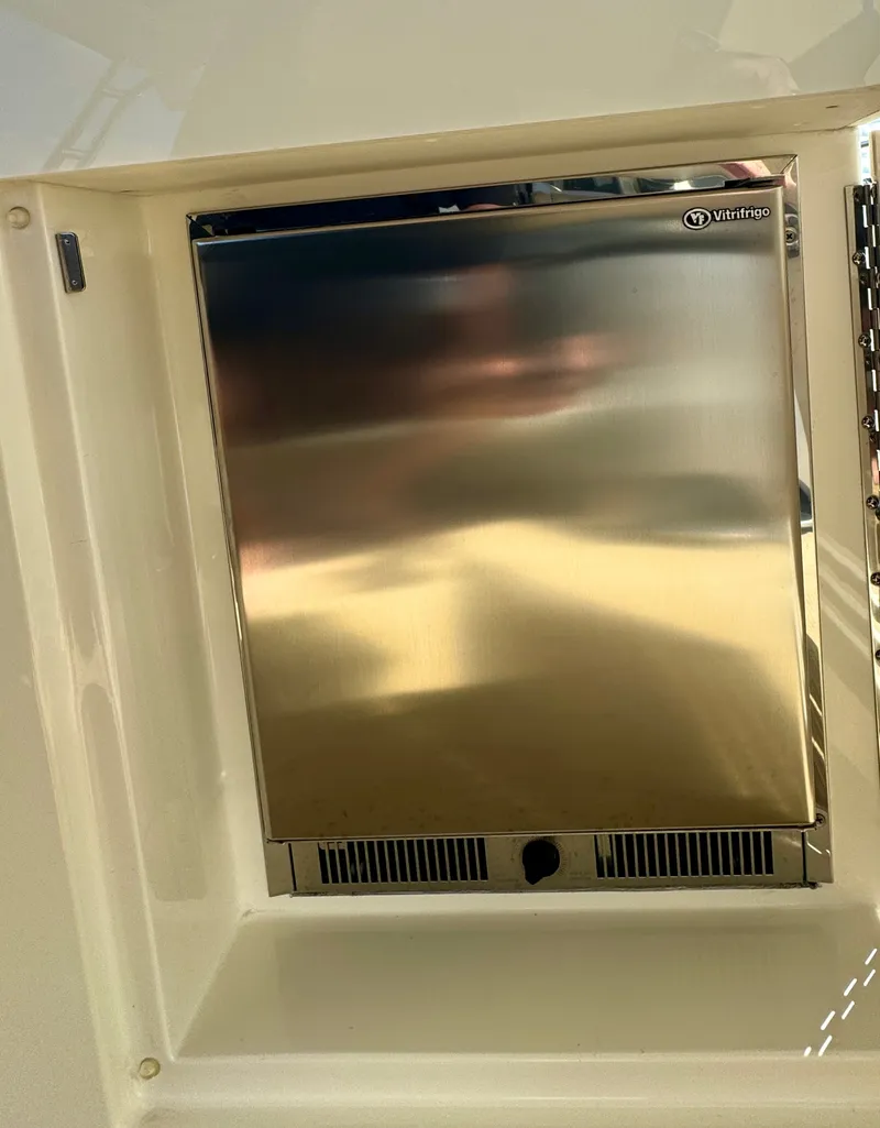 Slide: The Image of Sea Ray L650 Fly 2017 - 32