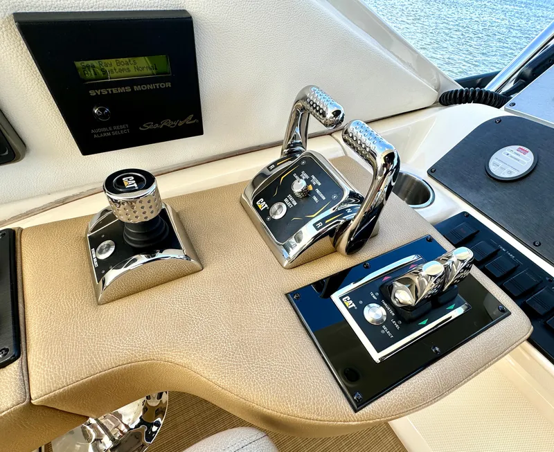 Slide: The Image of Sea Ray L650 Fly 2017 - 24