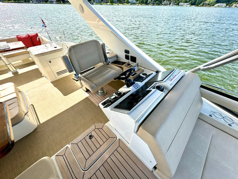 Slide: The Image of Sea Ray L650 Fly 2017 - 19