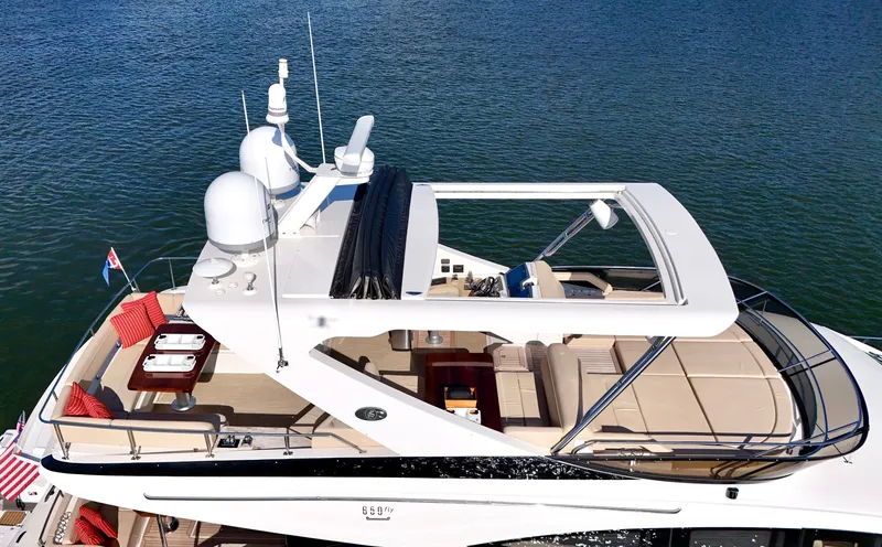 Slide: The Image of Sea Ray L650 Fly 2017 - 17