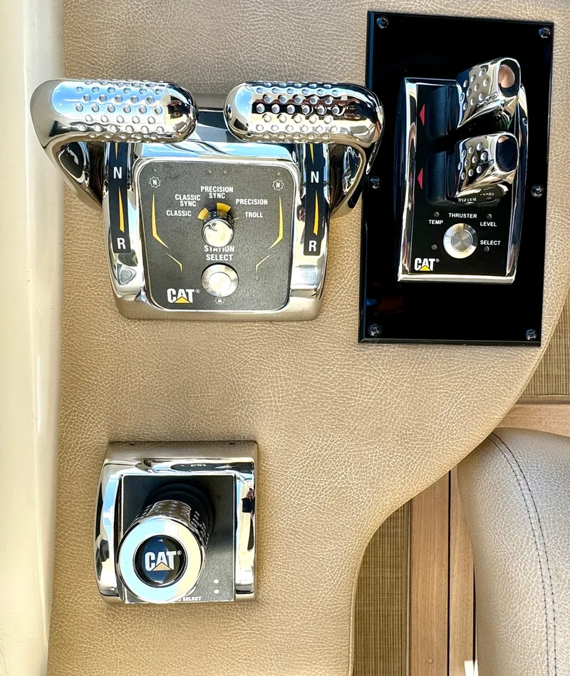 Slide: The Image of Sea Ray L650 Fly 2017 - 23