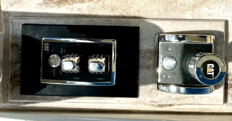 Slide: The Image of FlyBridge Aft CAT 360 System - 34