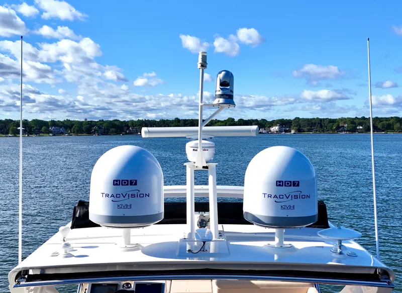 Slide: The Image of Sea Ray L650 Fly 2017 - 93