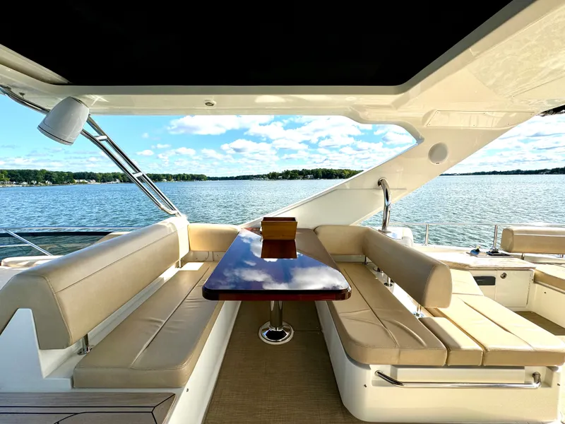 Slide: The Image of Sea Ray L650 Fly 2017 - 28