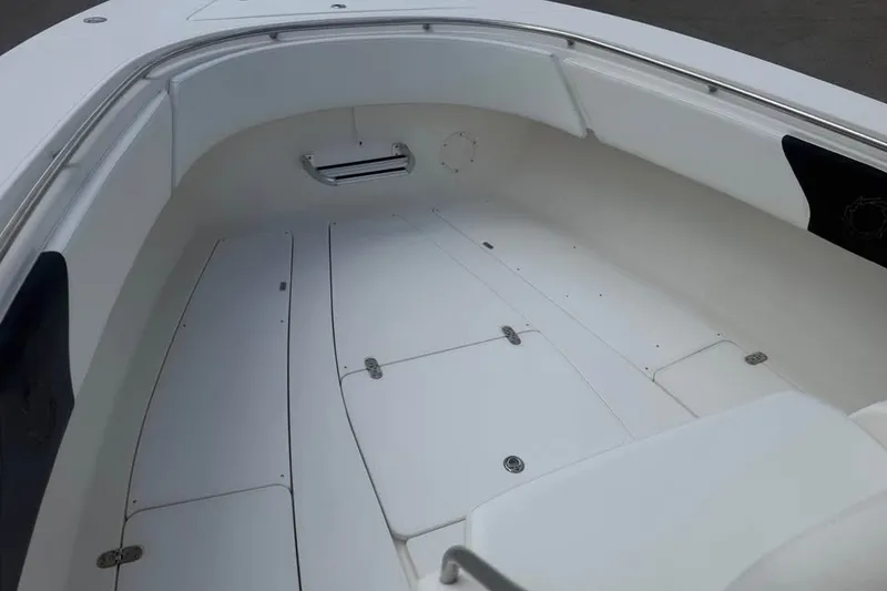 Slide: The Image of 2006 Fountain 32 Center Console boat interior, featuring spacious white deck and seating area. - 10