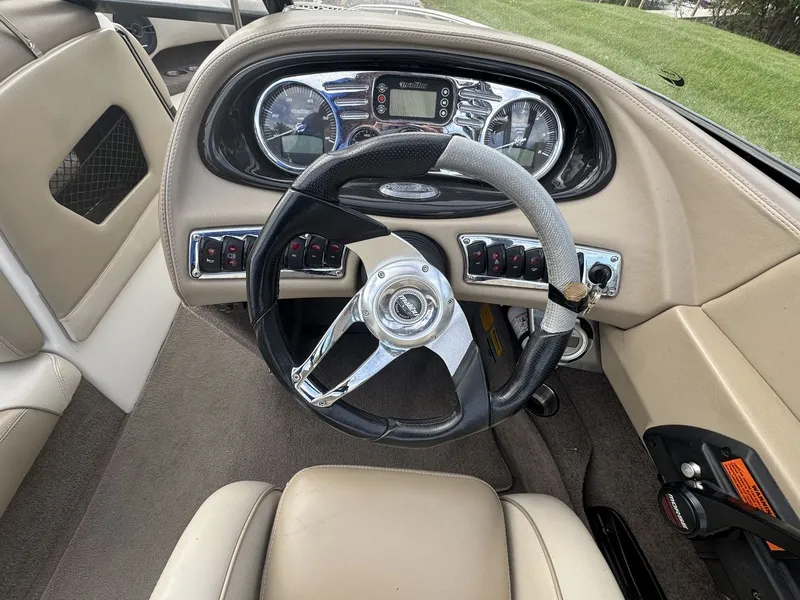 Slide: The Image of The image shows the cockpit of a 2007 Malibu Wakesetter 23 LSV with a modern dashboard. - 16