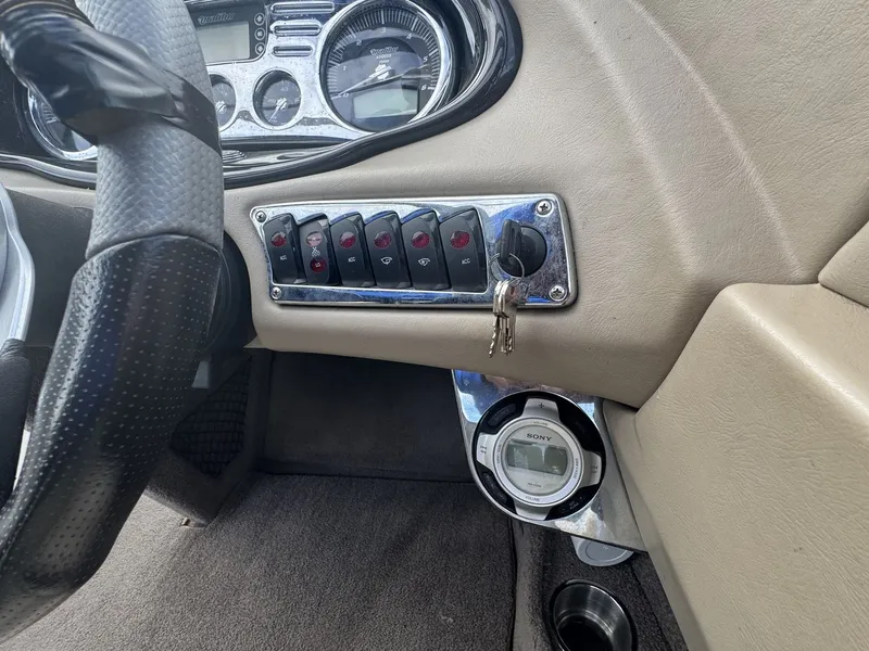 Slide: The Image of The image shows the dashboard of a 2007 Malibu Wakesetter 23 LSV with switches and a Sony display. - 19